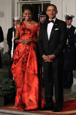 U.S. President Barack Obama (R) and first lady Michelle Obama (L) welcome Chinese President Hu Jinta...