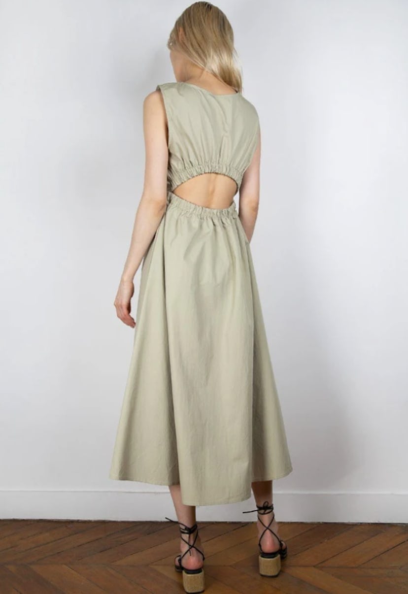 Backless Dresses Is The Summer Trend To Stock Up On Now