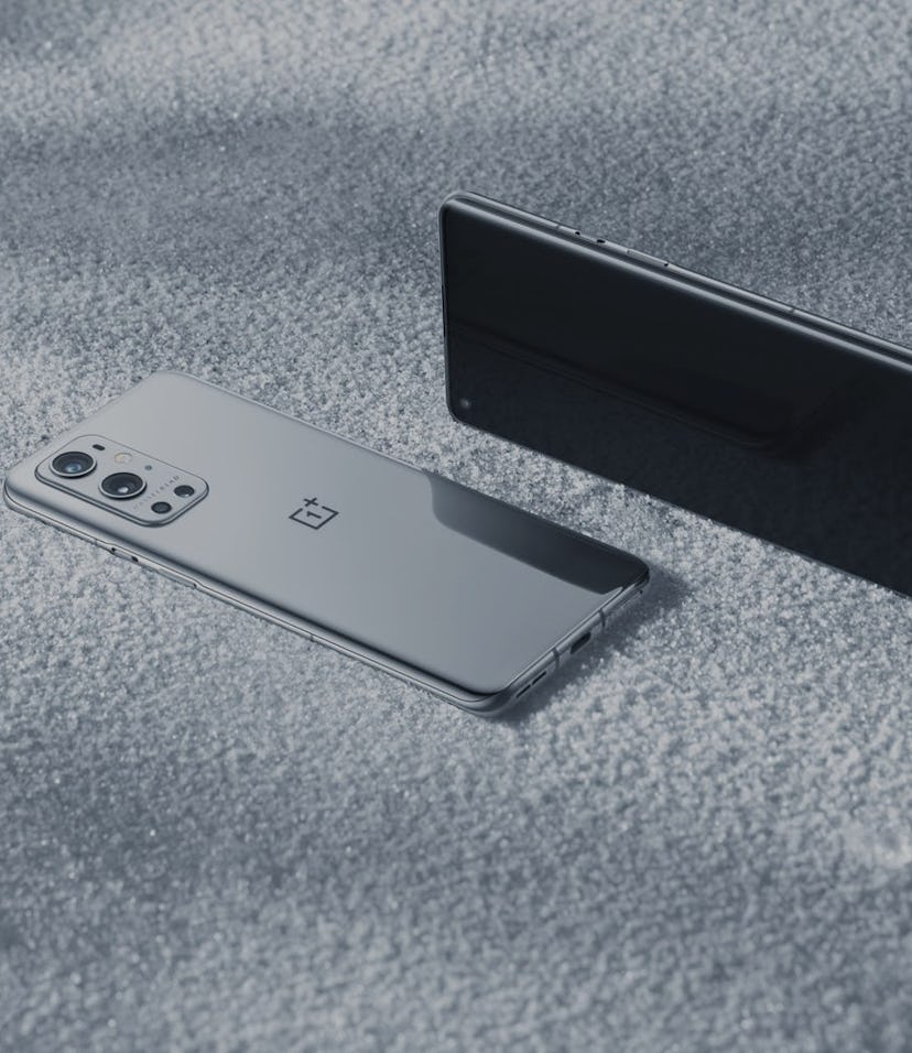 The OnePlus 9's 6.7-inch Fluid AMOLED display has a QHD+ resolution, Smart 120Hz refresh rate, LTPO,...