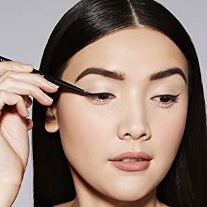 The 5 Best Eyeliners For Oily Lids