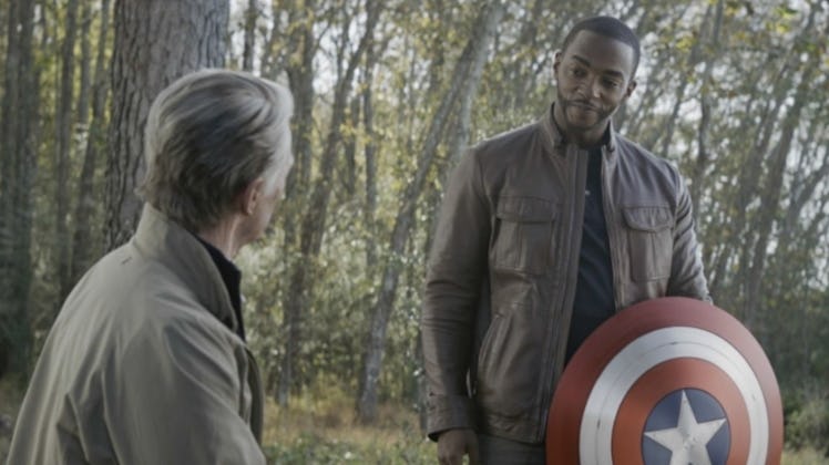 Anthony Mackie and Chris Evans as Sam Wilson/Falcon and Steve Rogers/Captain America in Avengers: En...