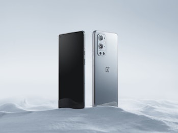 The OnePlus 9's 6.7-inch Fluid AMOLED display has a QHD+ resolution, Smart 120Hz refresh rate, LTPO,...