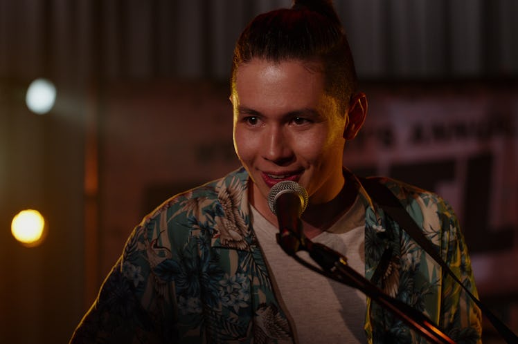 Mason Temple as Hunter singing "I Can Barely Breathe" on Netflix's 'Ginny & Georgia'