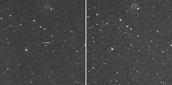 右の画像と一緒に星座カシオペア座が並んでいるのは、わずか4日前に空のような地域がどのように現れたのかを示します。