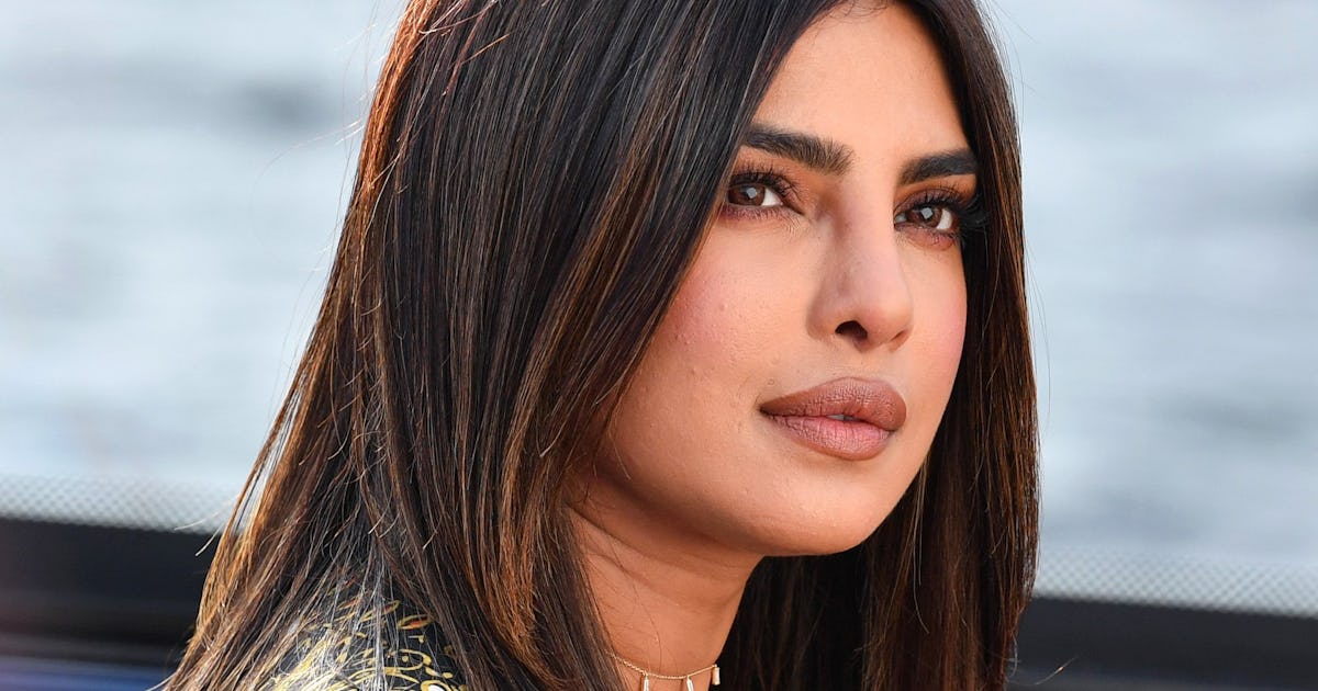 Priyanka chopra lipstick 68th emmys twisted tiru sawo matang quantico chopras choco Priyanka Chopra’s Hair Products Include This New Celeb-Approved Dry Shampoo