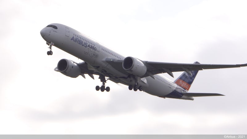 An Airbus A350-900 takes off with 100% SAF on board