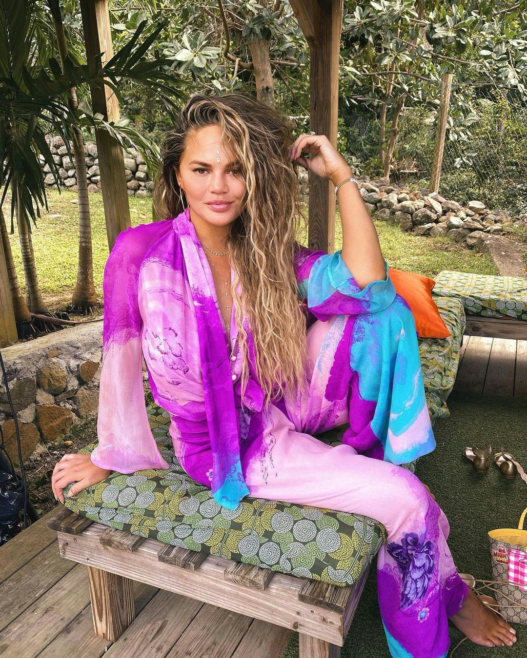 Chrissy Teigen quarantine hair looks