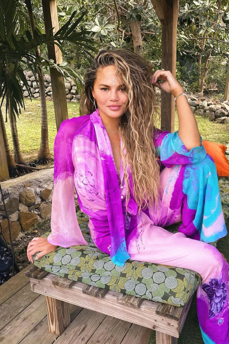 Chrissy Teigen quarantine hair looks
