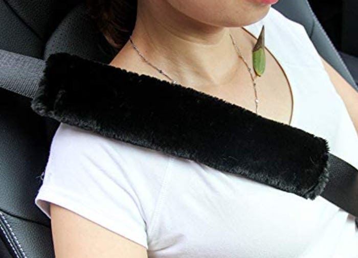 Amooca Faux Sheepskin Seat Belt Shoulder Pad (2-Pack)
