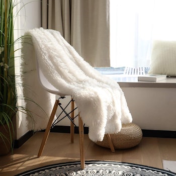 Tuddrom Faux Fur Throw Blanket