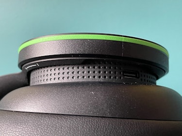 Xbox Wireless Headset volume controls.