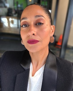 Tracee Ellis Ross at the 2021 NAACP Awards: makeup details and outfits.