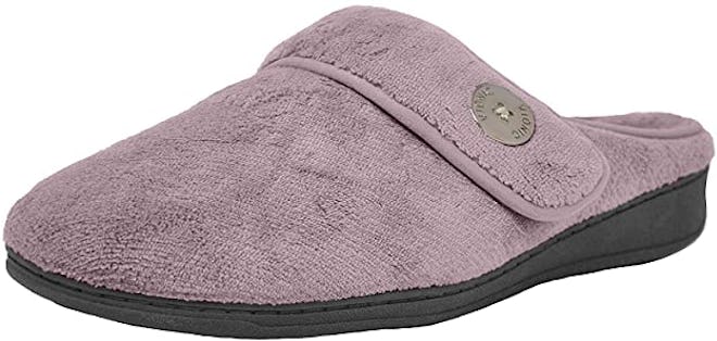 The 7 Best Slippers For Flat Feet