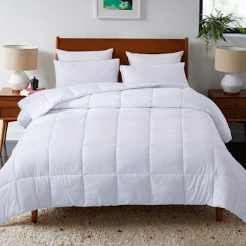 DOWNCOOL Down Alternative Quilted Comforter