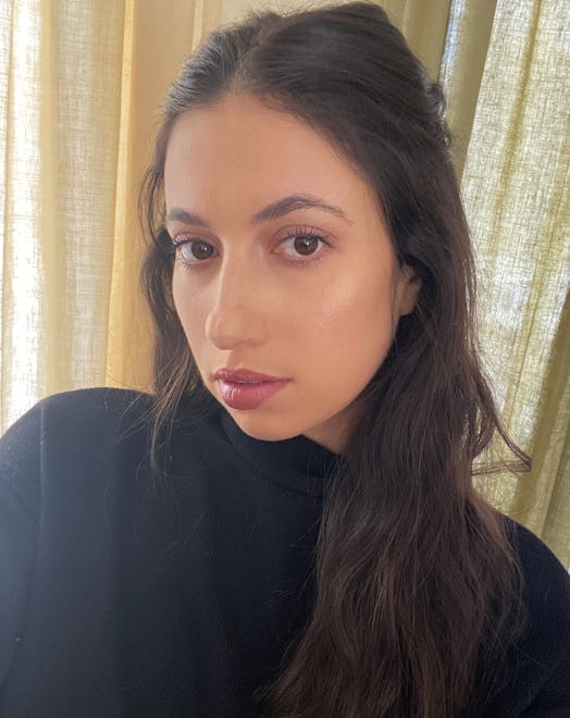 Rebecca Iloulian's selfie wearing the cult-favorite lipstick that looks good on everyone