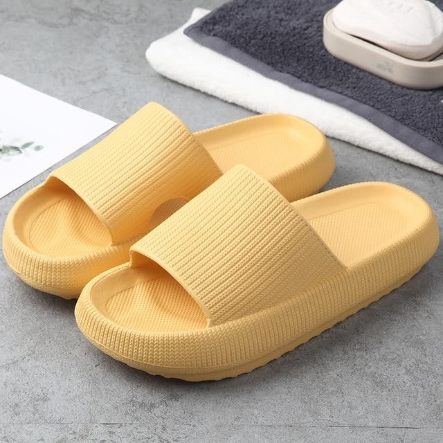 11 House Slippers That Will Make Every Indoor Outfit Look Good   99fea198 2dea 4a0d 9197 368fdfe065d0 Product Image 1533290012 2000x 