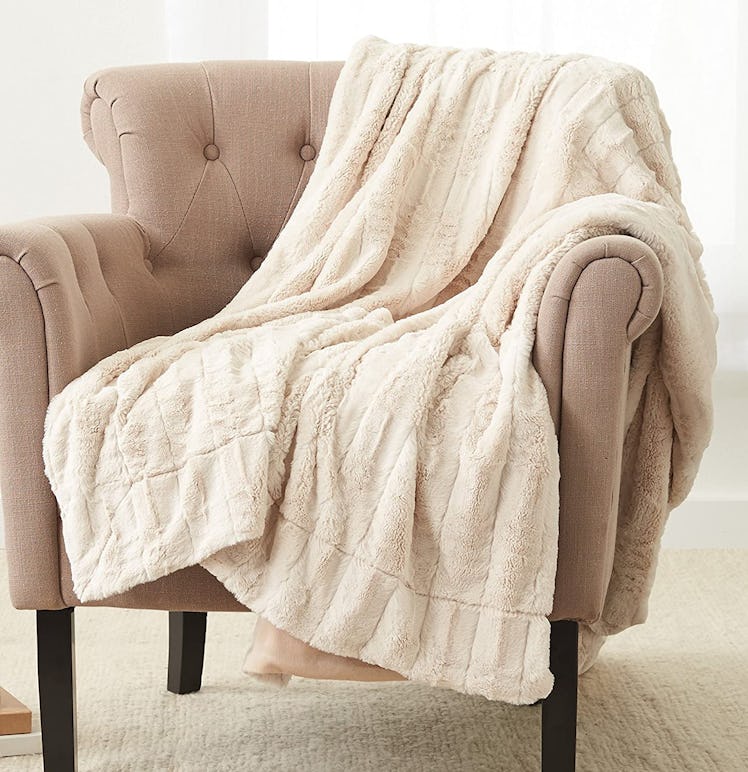 Pinzon Faux Fur Throw Blanket