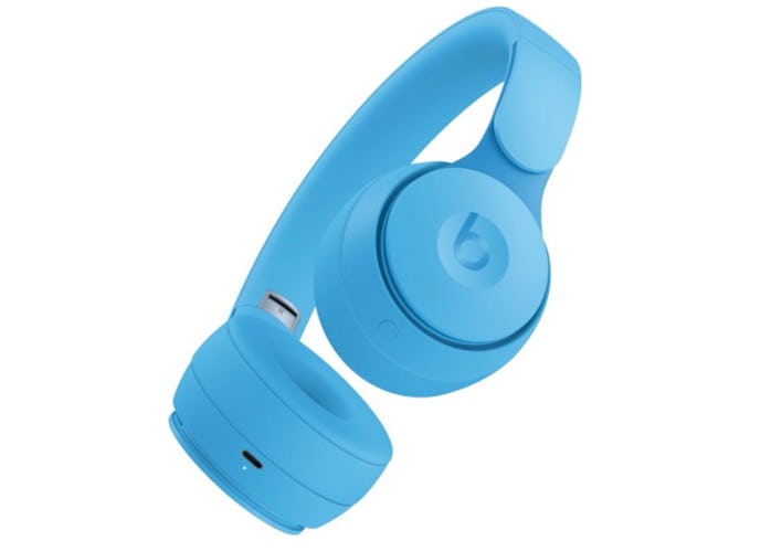 Beats Solo Pro light blue