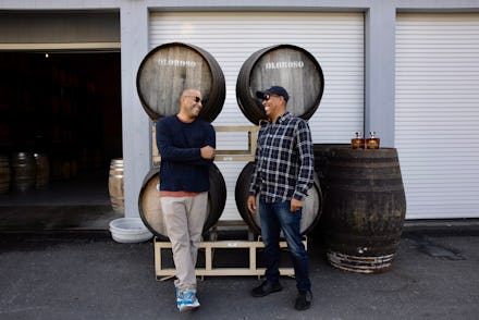 Two whiskey lovers standing in front of a whiskey distillery