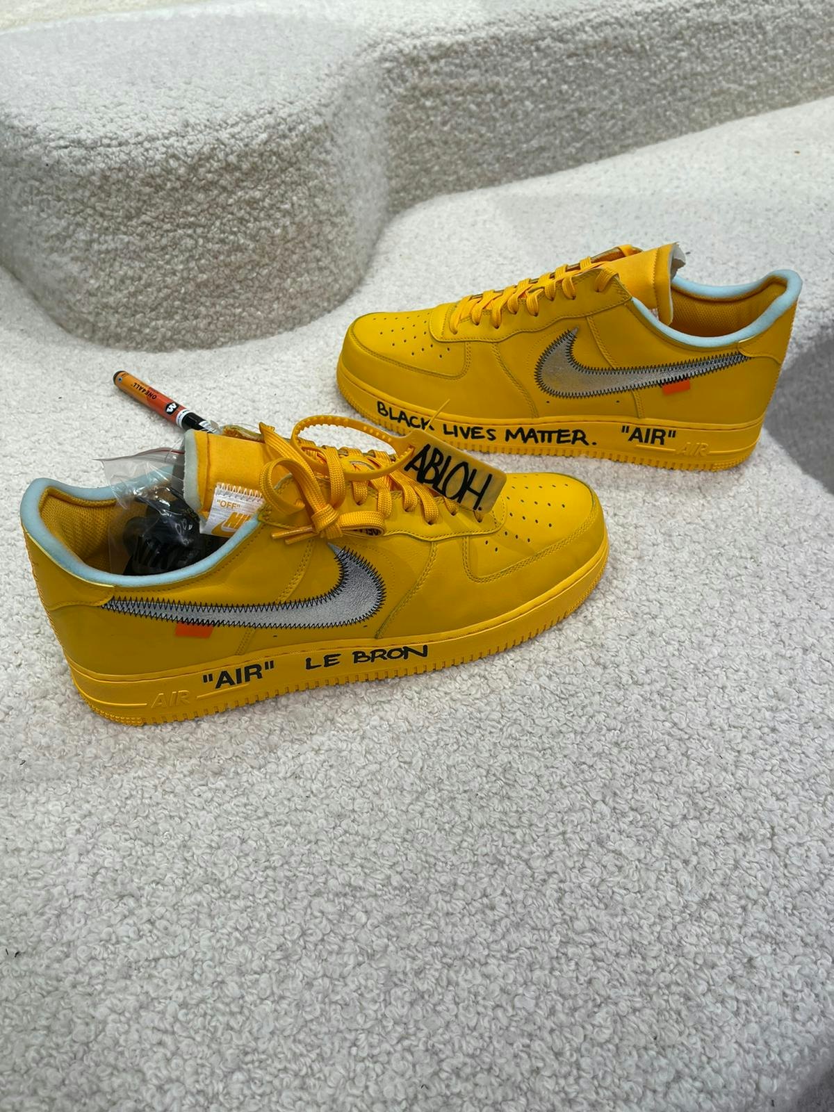 nike yellow and white air force 1