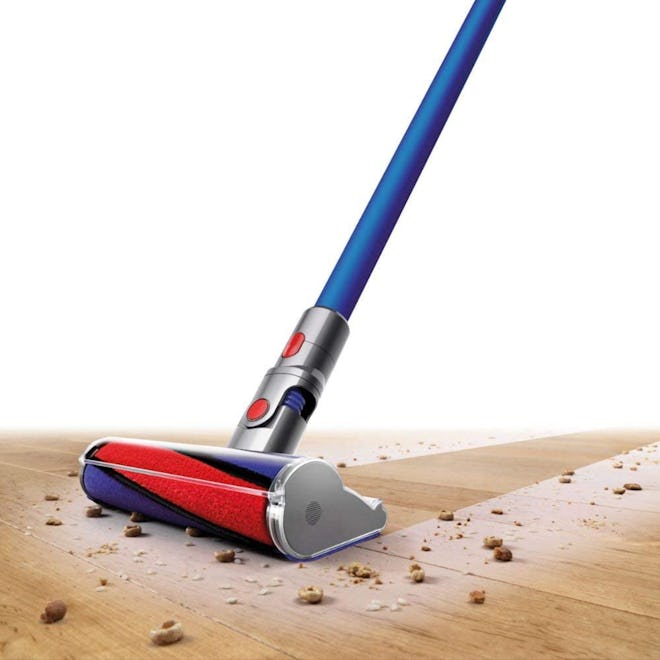 Dyson V7 Fluffy Cordless Stick Vacuum for Hard Floors