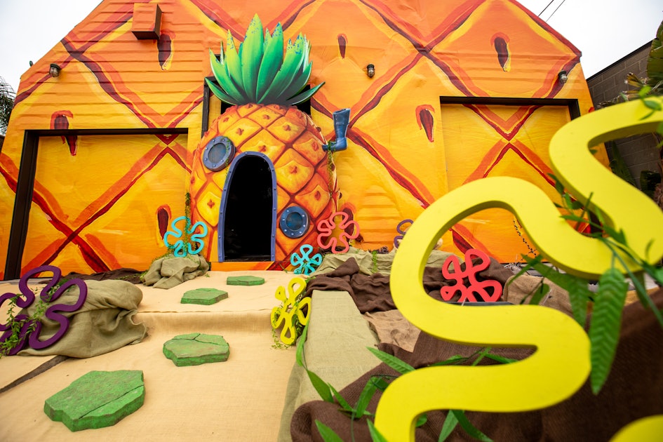 Visit Spongebob S Pineapple Home Irl Via Vrbo And Paramount S Over The Sea Experience