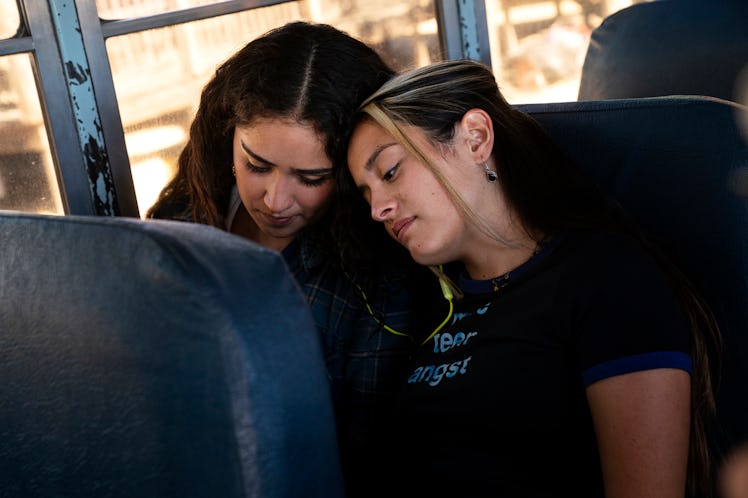 Haley Sanchez as Greta and Chase Sui Wonders as Riley in Generation.