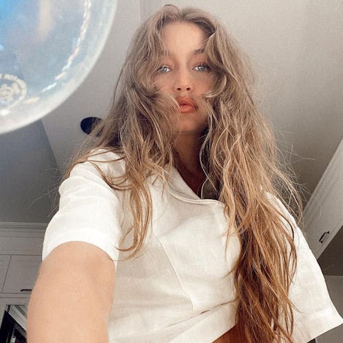 Gigi Hadid posts a selfie to Instagram