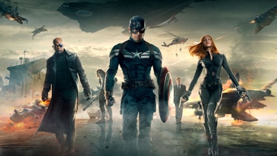 Персонажи, идущие к камере с обломками на заднем плане в Captain America: зима продана