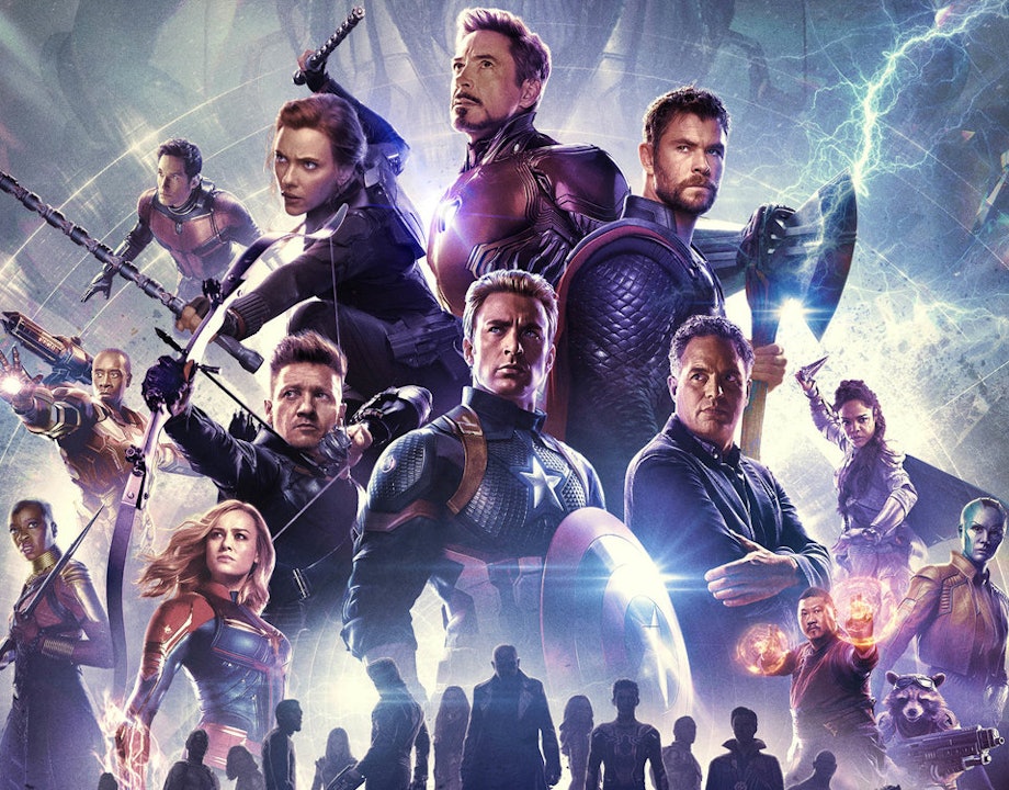 Główna obsada pozuje na plakat dla Avengers: Endgame