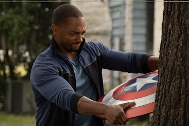 Anthony Mackie as Sam Wilson holding Captain America shield in The Falcon and the Winter Soldier