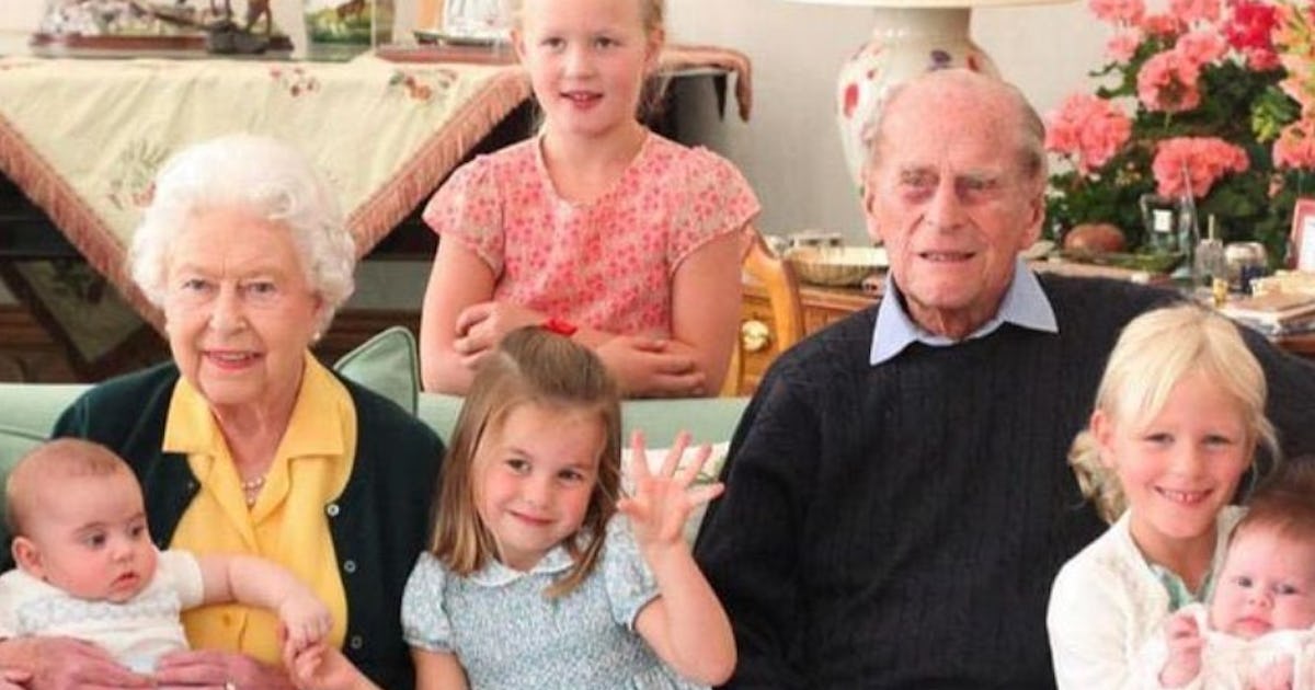 Prince Philip and All His Great-Grandchildren Pictures in New Family Photo