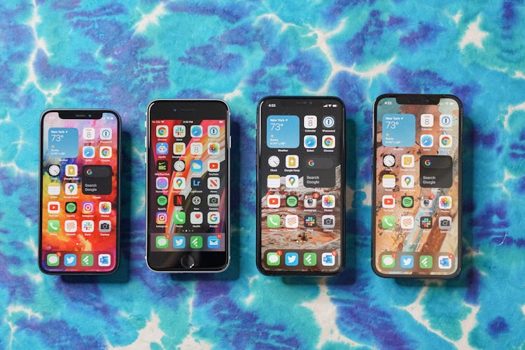 The iPhone 12 mini (left) next to the iPhone SE 2 (2020), iPhone 11 Pro, and iPhone 12.