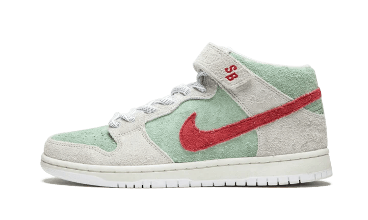 Nike SB 2018 "White Widow" Dunk 