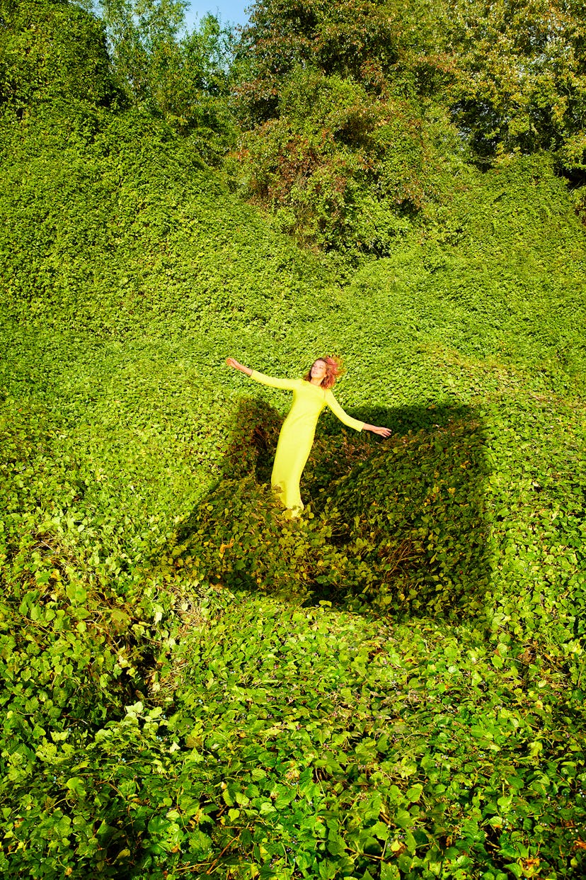 Daria Werbowy in a lime green long eco-friendly dress 