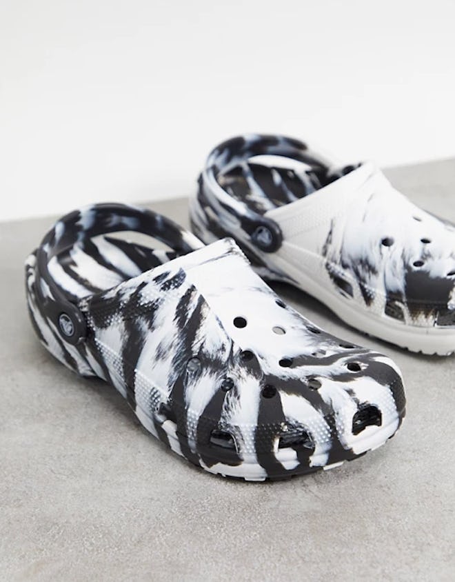 Crocs classic shoes marble print shoes in black and white