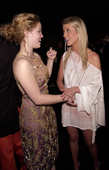 Erika Christensen and Tara Reid talking at Elton John’s 2001 Oscars Party
