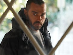 Jesse Williams as Jackson Avery in Grey's Anatomy Season 17.