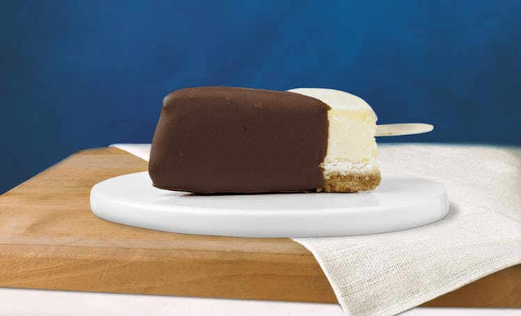 Here's how to get free White Castle desserts in 2021.