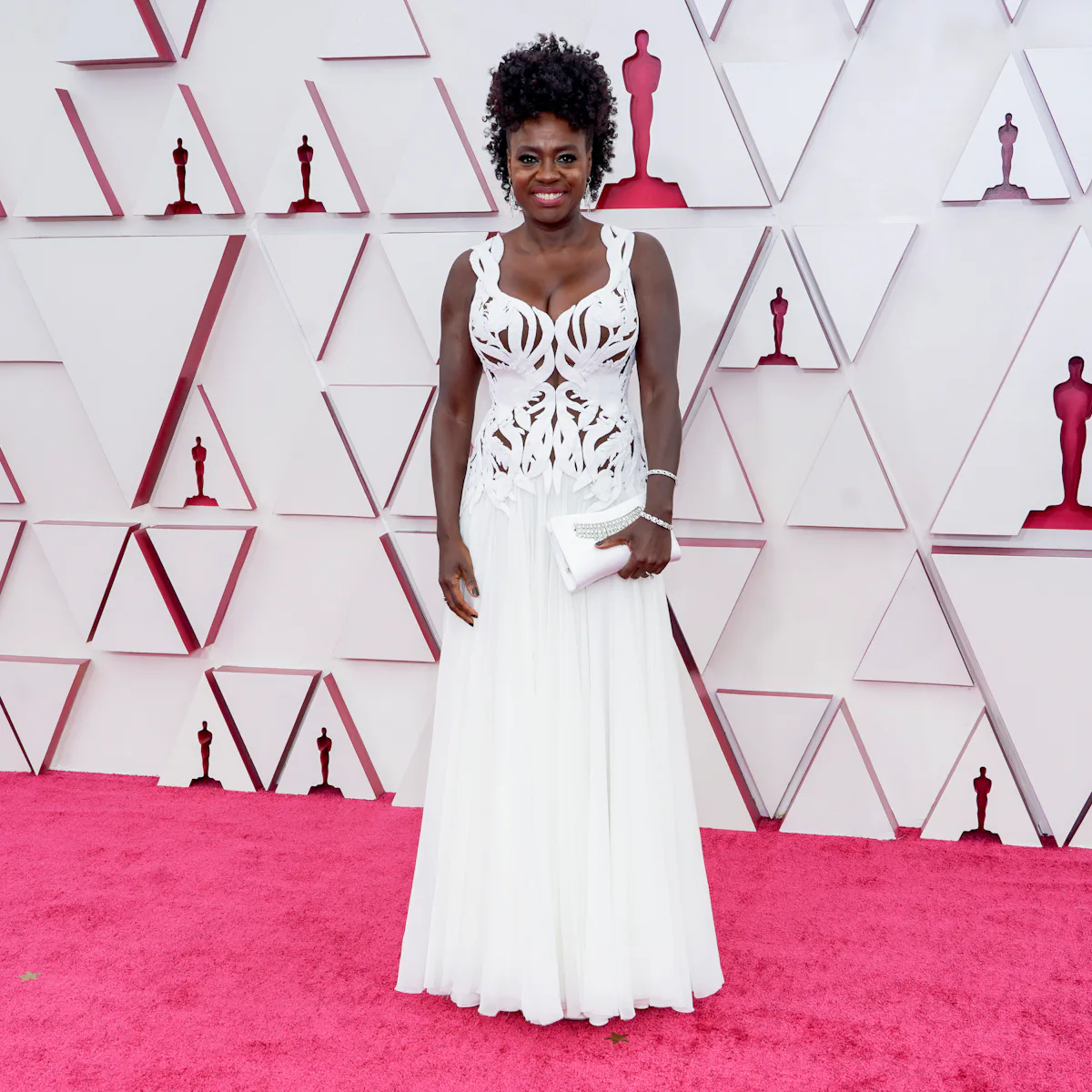 The White Dress Trend At The 2021 Oscars Stole The Show The White Dress Trend At The 2021 Oscars Stole The Show