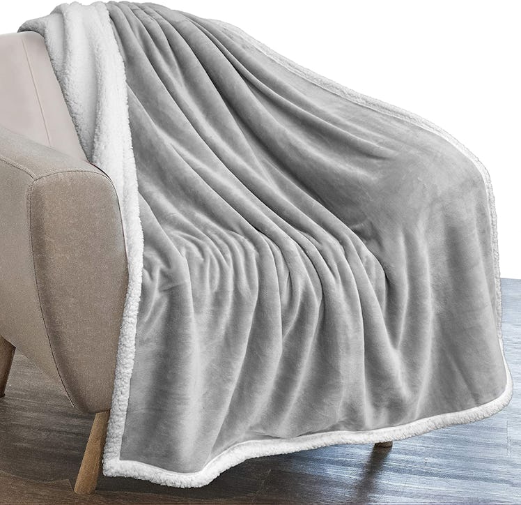 PAVILIA Sherpa Fleece Throw Blanket 