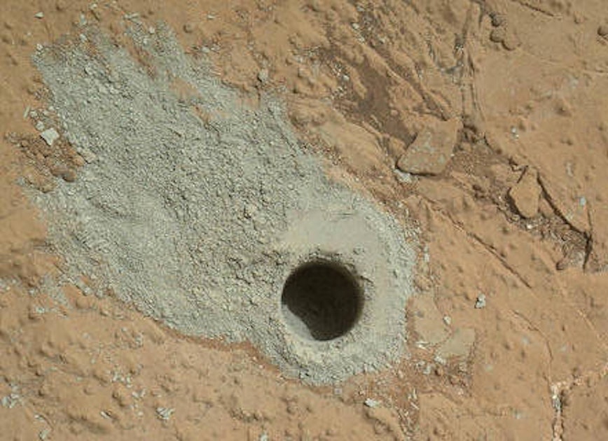 Is manmade facility pictured on Mars evidence of life? Expert