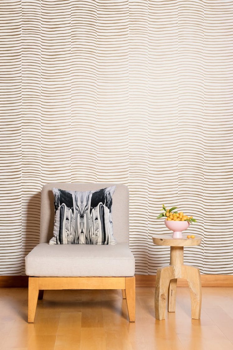 Waving Wallpaper in Gold and Cream
