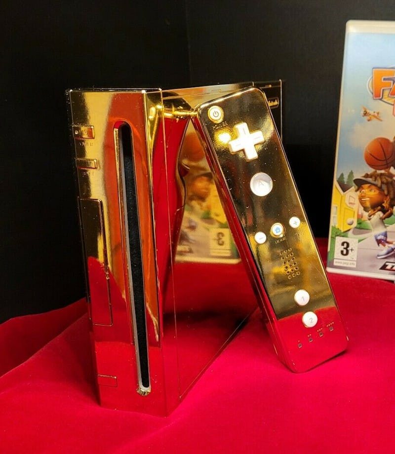 A gold Nintendo Wii made for Queen Elizabeth II. Games. Gaming. Consoles. Retro games. Video games.