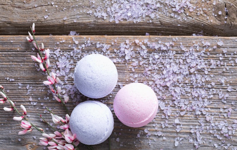 homemade bath bomb is a great DIY mother's day gift idea 