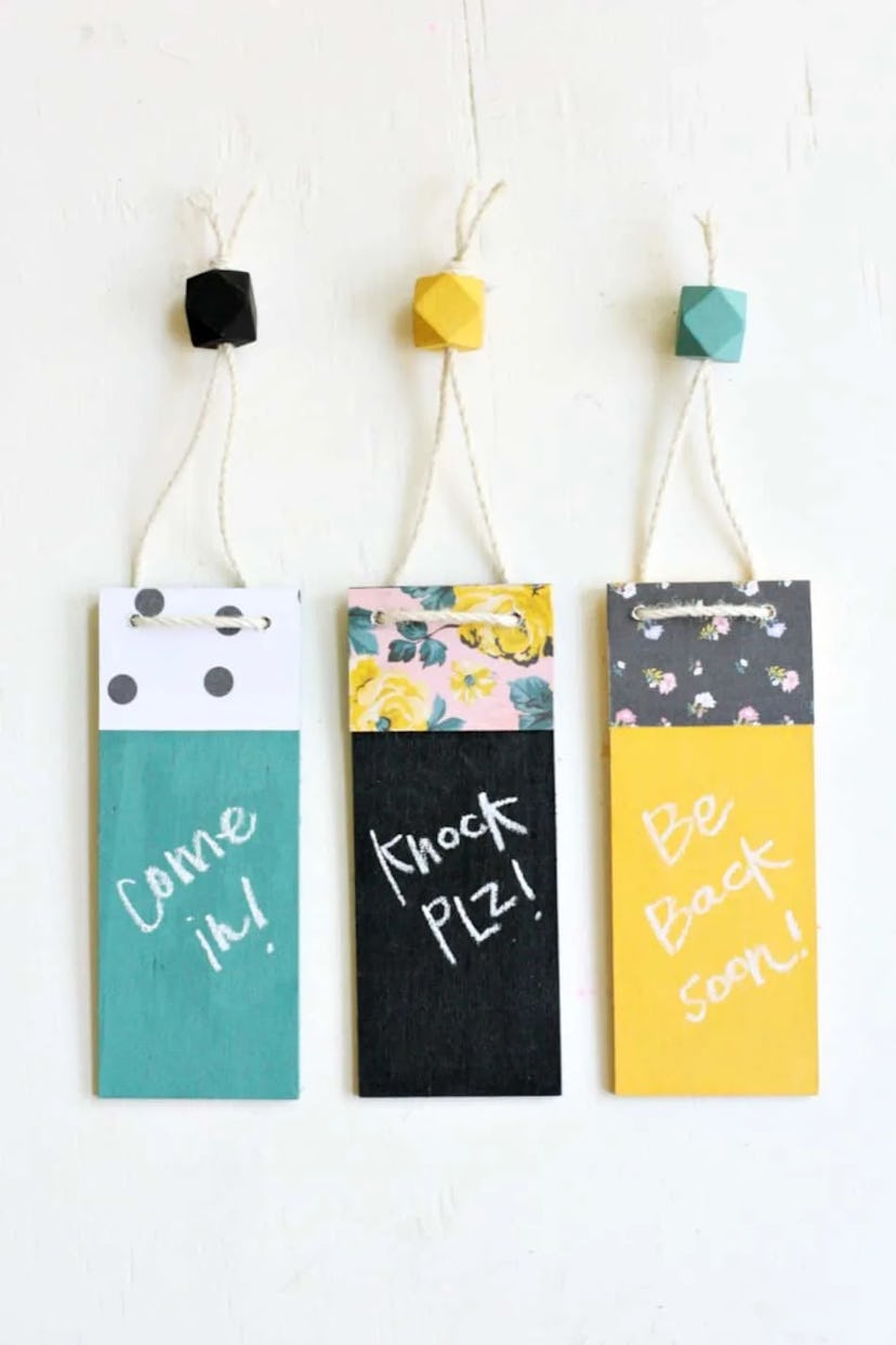 DIY door hangers make a great DIY mother's Day Gift 