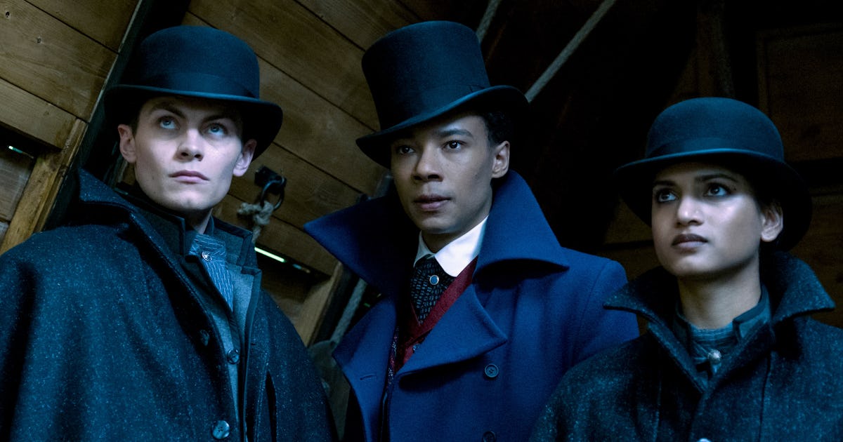 Here's The Order To Read All The 'Shadow And Bone' Grishaverse Books In