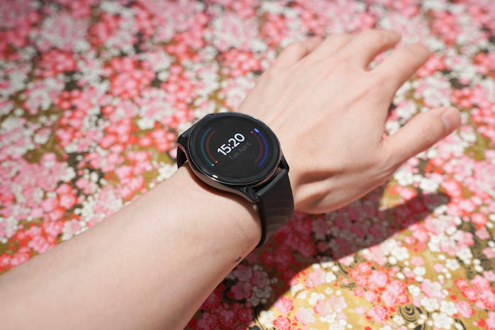 The OnePlus Watch is a big, sharp 1.39-inch AMOLED display and I found it comfy even wearing it to s...