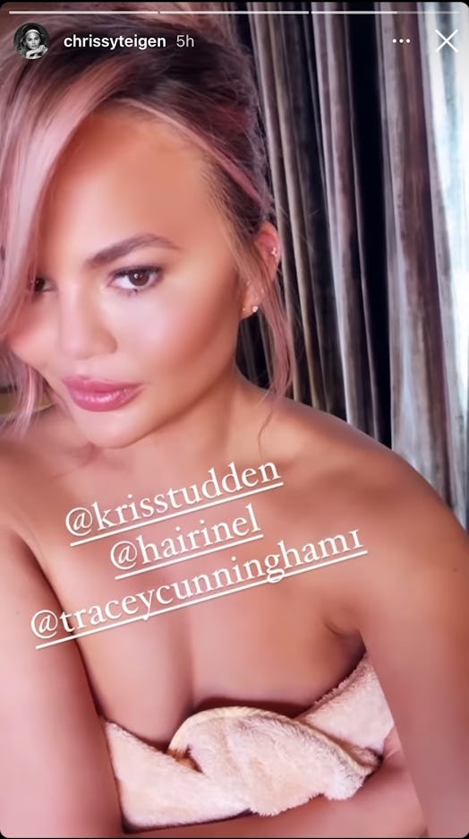 Chrissy Teigen just debuted pastel pink hair.