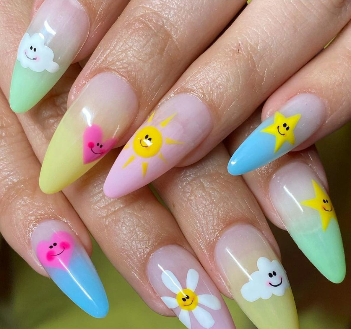 Daisy Nails Are Here To Turn Your Instagram Explore Page Into A Garden